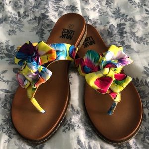 New muk Luks sandals size 9